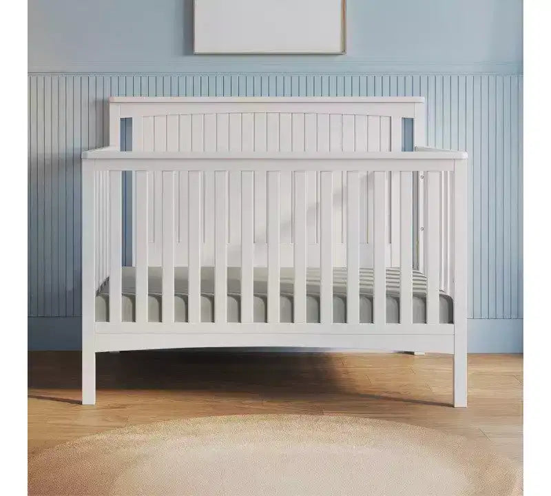 Lit de bébé convertible, commode avec plateau à langer et fauteuil à bascule confortable