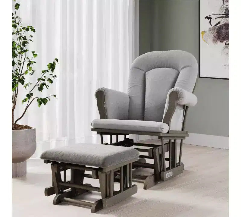 Lit de bébé convertible, commode avec plateau à langer et fauteuil à bascule confortable