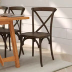 Chaise de bistrot en bois empilable à dossier croisé